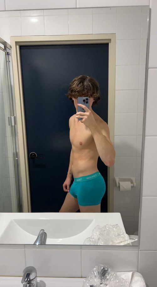 hung_aussie_twink nude