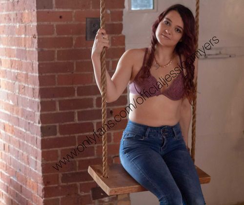 @itshelloamber