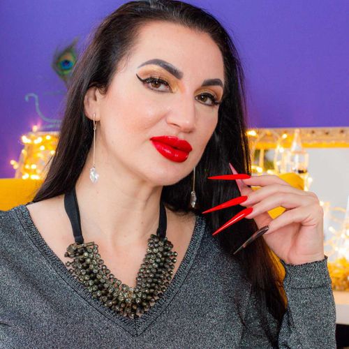 @kinkydomina
