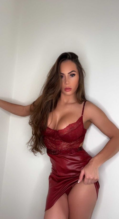 @laura_hollyman