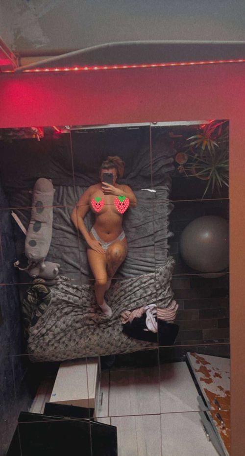 @laurajuliemc nude laurajuliemc nude