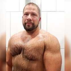 @leobearca
