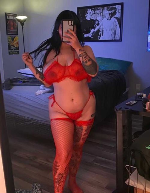 @livingdeadg1rl