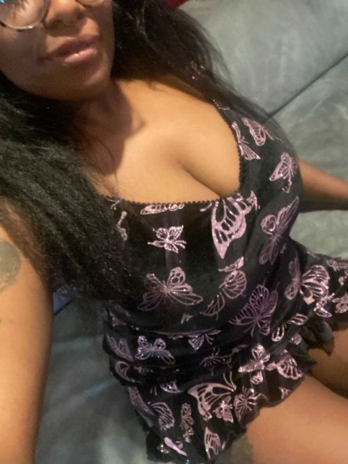 @livingdeadgrll