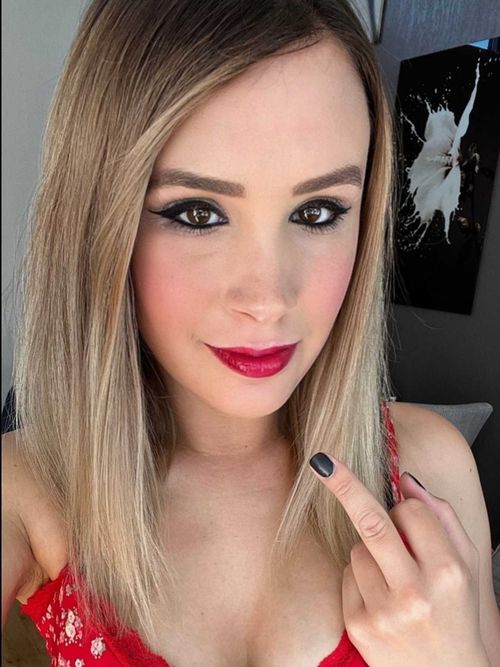@lizzlareign