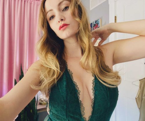 @mistressvictorialynn