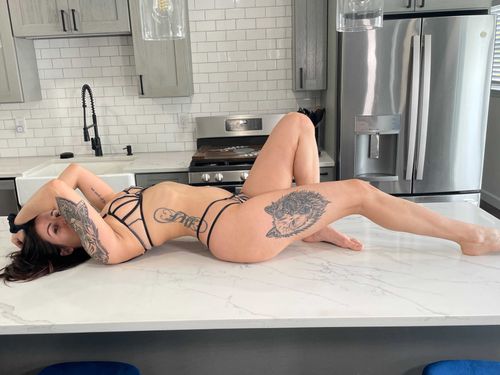 @nikki_taylor nude nikki_taylor nude