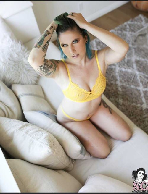 @nikkizee