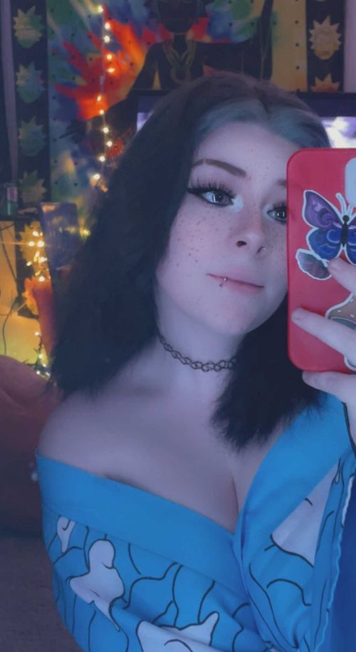 @pebblesdragonflys