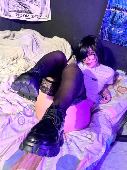 @playfulgothdomme