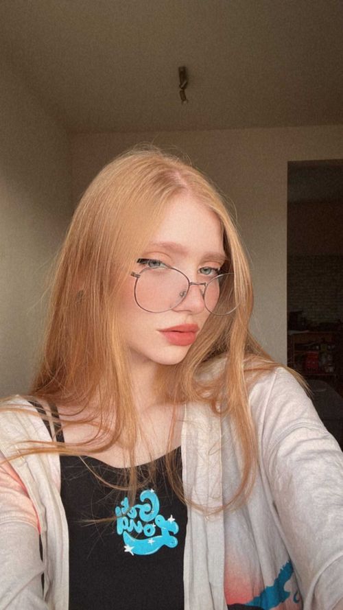@annefoxxx
