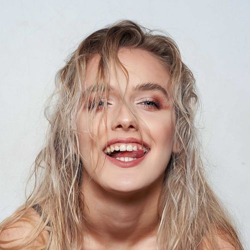 @blondieluz