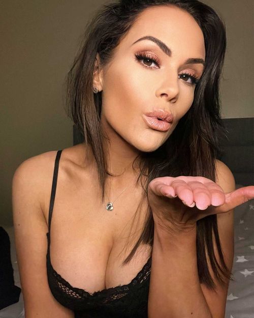 @carly_mae