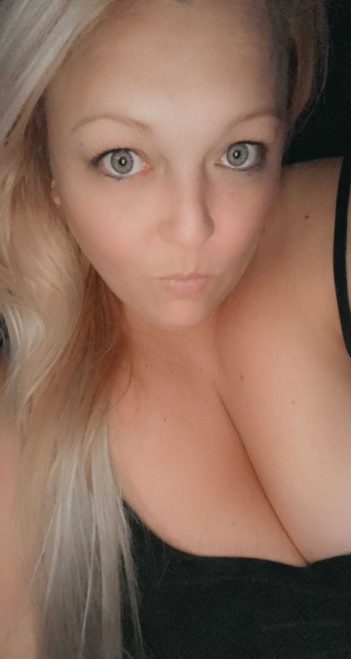 @cleavagequeen30