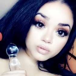 @cumplaywithlola