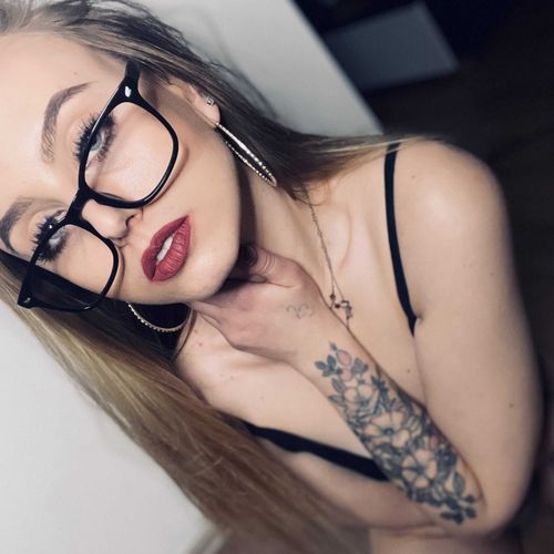 @hollyclue