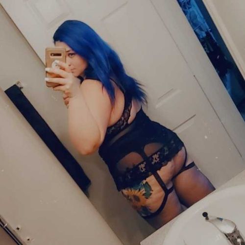 @housewifedee