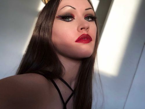 @littlebitchbrat