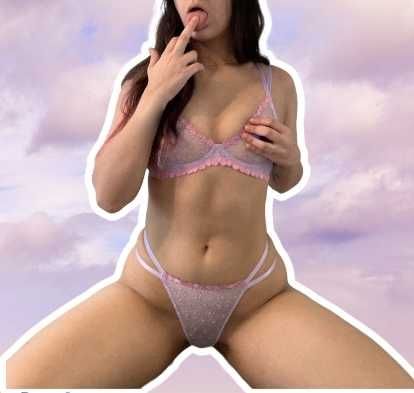 @raquelesque