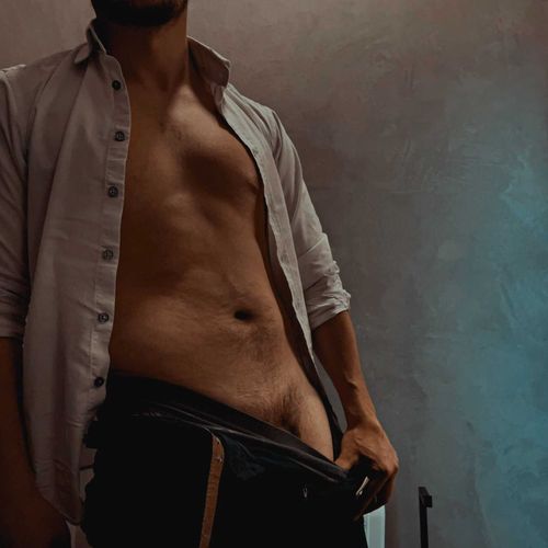 @themanonsuit