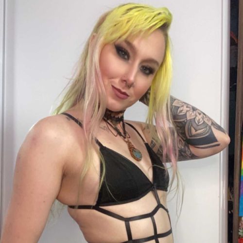 @rave_queen_xo