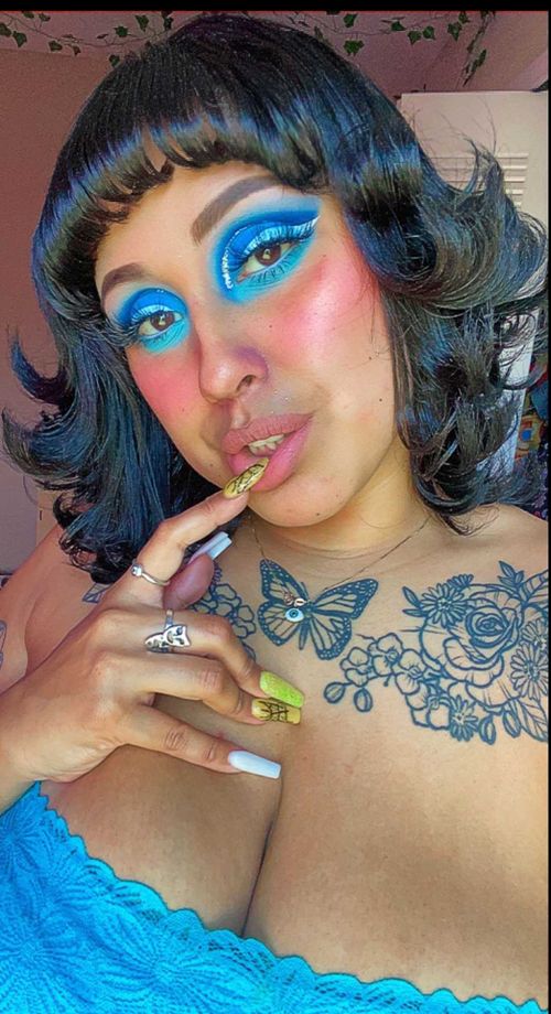 @rosaxxxmariposa