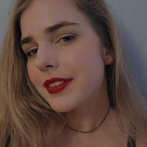 @roxanne.ackrmn