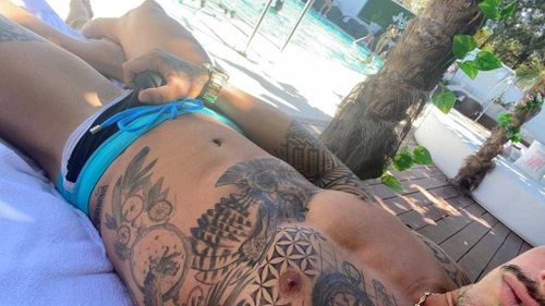 @saulkamasutra nude saulkamasutra nude