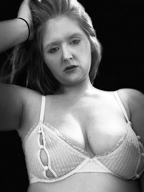 @sexiredlexi