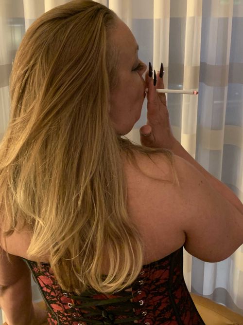 @smokingholly