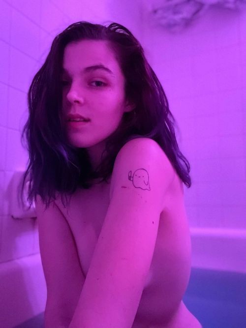 @sneakyviolet