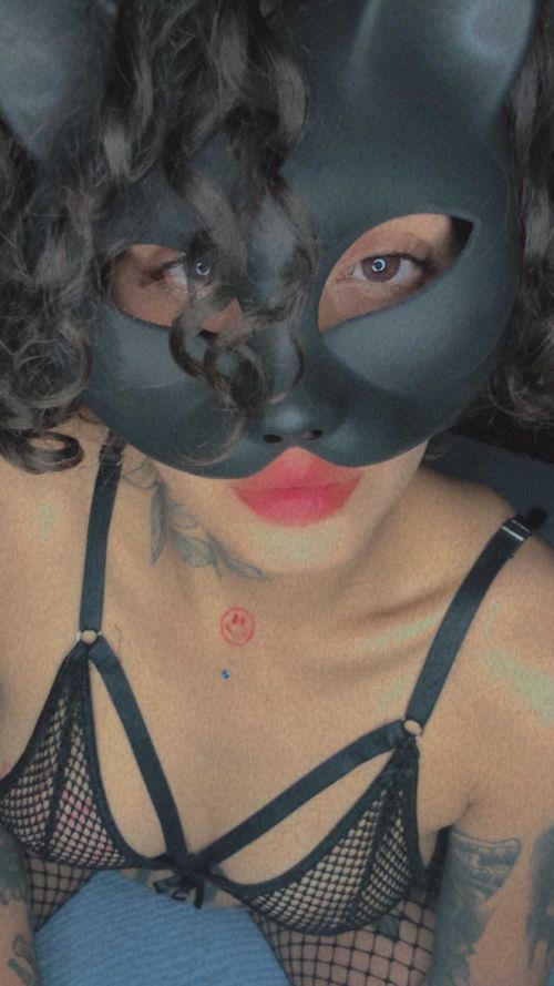 @thequeenwithcurls