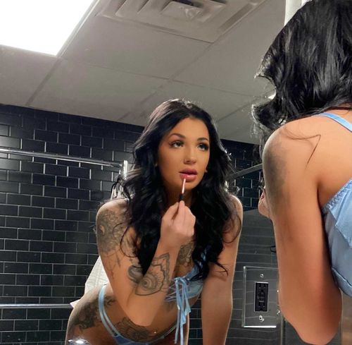 @therayarose