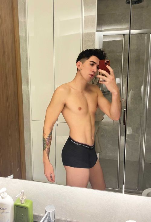 theriki nude