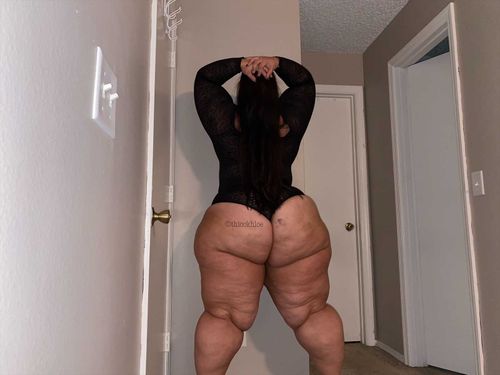 @thicckhloe nude thicckhloe nude