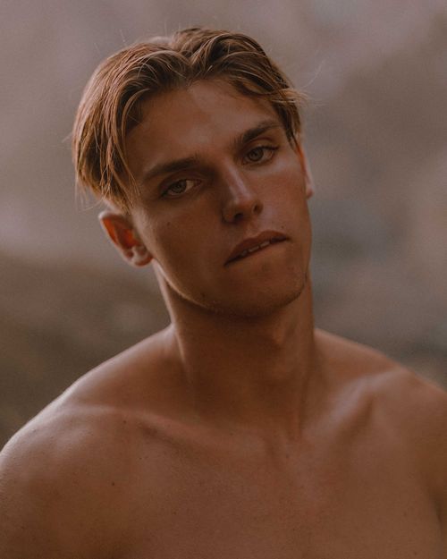 @tom_hankfree