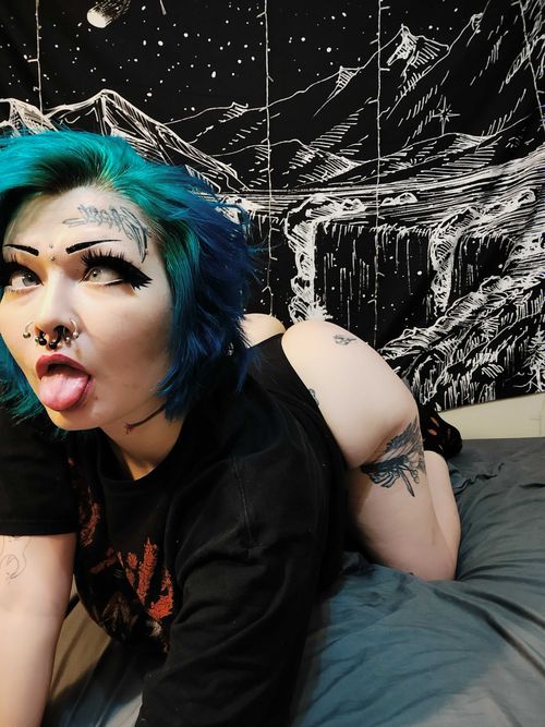 @urghostgurl666