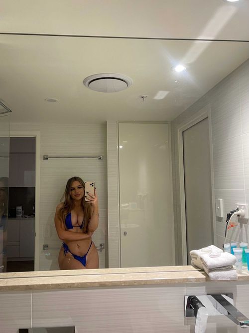 @veenudes