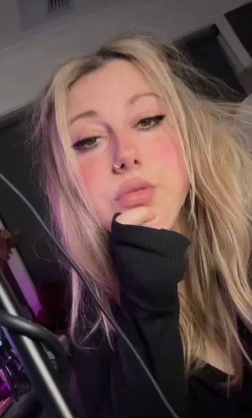 @violettastorm