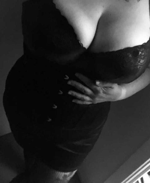 @wholelottacurves