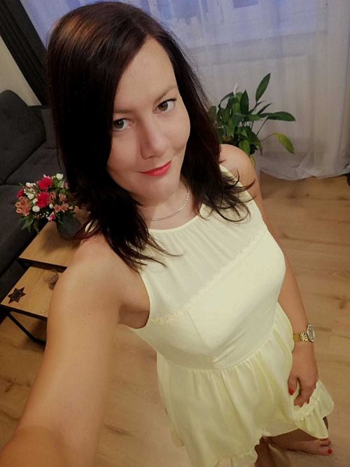 @yourhotwife