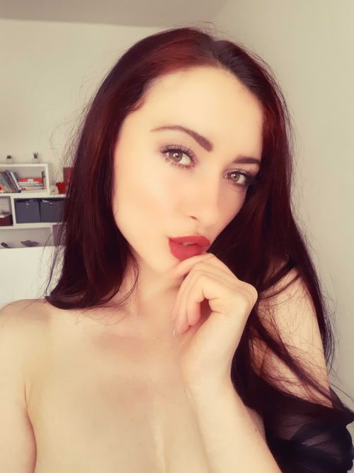 @zoeredvip